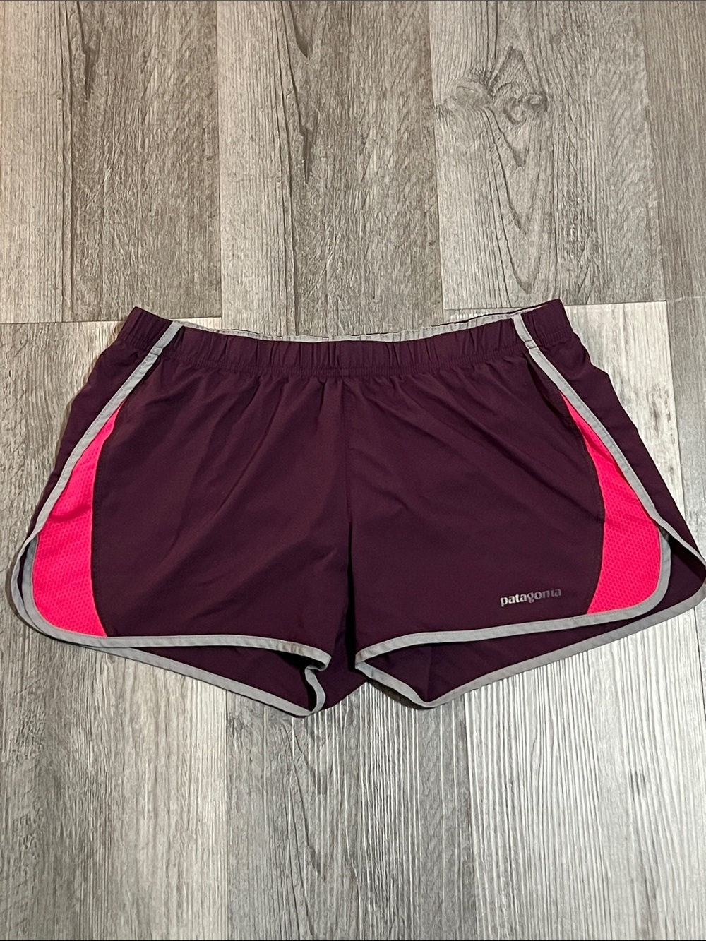 Patagonia strider running shorts/ burgundy/ size s